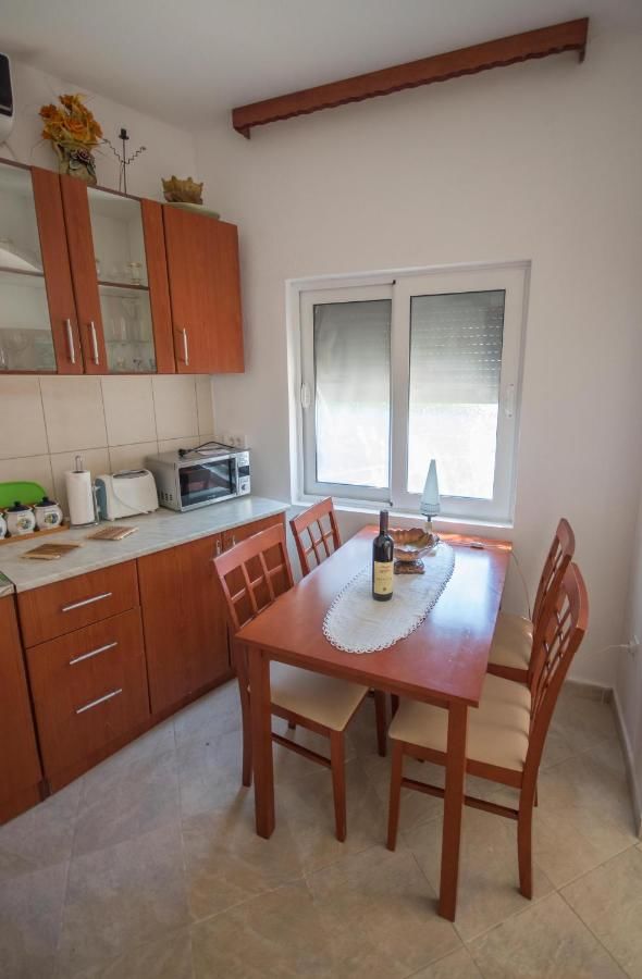 Апартаменты Aneta Apartments Рисан