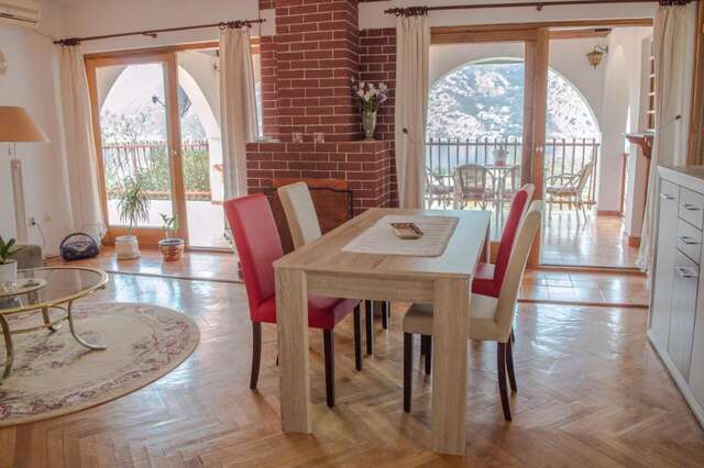Апартаменты Aneta Apartments Рисан-9